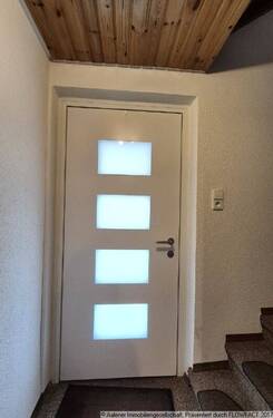 Haustür innen - 6 Zimmer Mehrfamilienhaus, Wohnhaus in Aalen