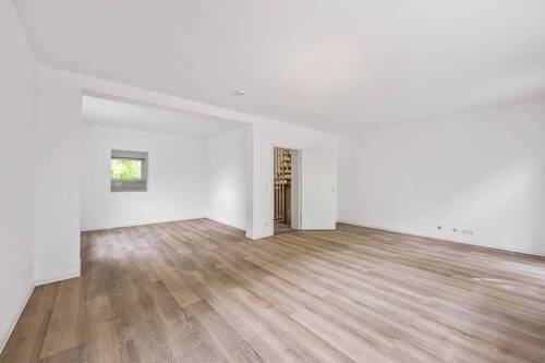 Wohnzimmer - 4 Zimmer Mehrfamilienhaus, Wohnhaus zur Miete in Baumholder