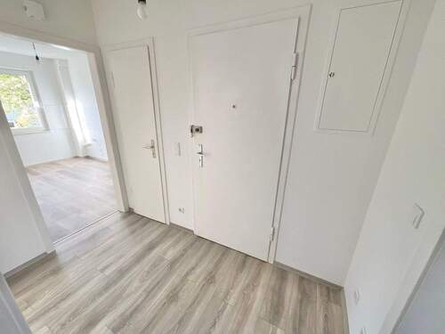 Diele - 2 Zimmer Etagenwohnung zur Miete in Duisburg