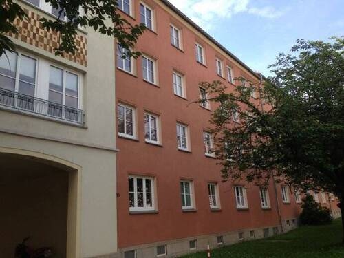 Hausansicht - 2 Zimmer Etagenwohnung zur Miete in Chemnitz