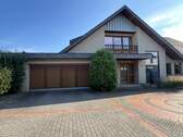 Gepflasterte Hoffläche - Einfamilienhaus mit 278,00 m² in Löhne zum Kaufen