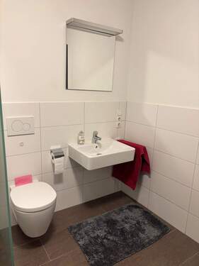 .. viel Platz im Bad ! - 