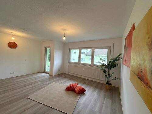 Wohnzimmer - Wohnung mit Balkon im gepflegten Mehrfamilienhaus (F26)