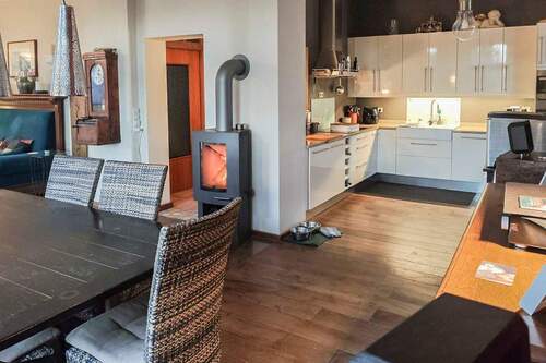 02_EG_Essbereich mit Küche - 5 Zimmer Einfamilienhaus in Unna