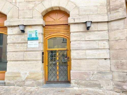 Hauseingang - 4 Zimmer Etagenwohnung zur Miete in Lauf an der Pegnitz