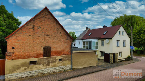 Hausansicht mit Nebengelass - 