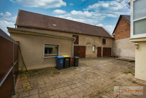 Hof mit Nebengelass - 