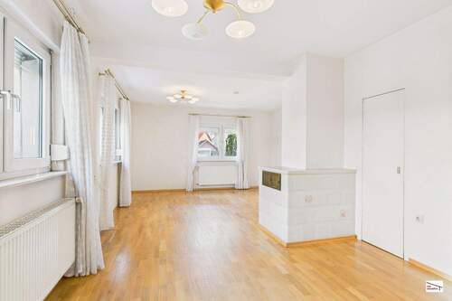 großzügiges Wohnzimmer - 