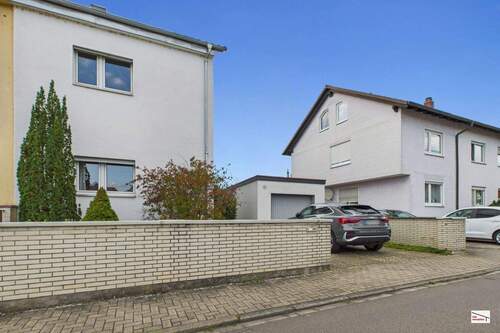 Hausansicht Straßenseite - 5 Zimmer Doppelhaushälfte in Brühl