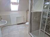 Wohnung DG li. Tageslichtbad mit Dusche - 