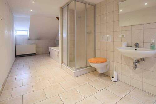 Badezimmer Sicht vom Eingang - 