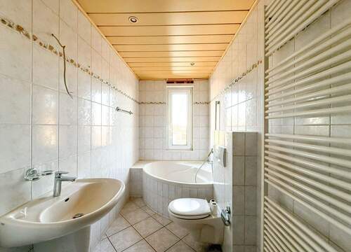 Tageslichtbäder mit Wanne oder Dusche - 