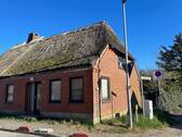 Vorderansicht - Kleine Reetdach-Doppelhaushälfte in toller Lage von Dänschendorf- renovierungsbedürftig