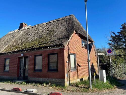 Vorderansicht - Kleine Reetdach-Doppelhaushälfte in toller Lage von Dänschendorf- renovierungsbedürftig