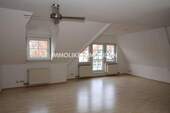 Wohn- und Esszimmer - Helle 2-Zimmer-Dachgeschosswohnung in zentraler Lage