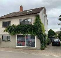 Vielseitiges 1-2 Familienhaus mit schönem Garten und großer Garage - St. Leon-Rot