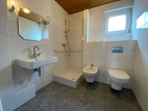 Badezimmer OG.jpeg - 7 Zimmer Einfamilienhaus in St. Leon-Rot