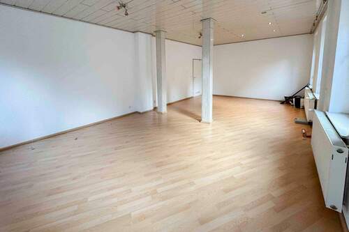 Wohnzimmer - 4 Zimmer Etagenwohnung in Fürth