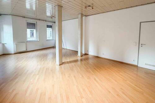 Wohnzimmer - Etagenwohnung mit 120,00 m&sup2; in Fürth zum Kaufen