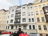 Hausfront - Ruhige Lage mit Parkett, Lift & 10 m² Balkon! - Fußbodenheizung - exklusives Bad - Wanne & Dusche
