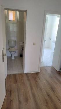 Flur, Blick zum WCund Bad - 