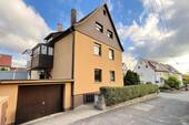 Hausansicht - 5 Zimmer Doppelhaushälfte in Stuttgart