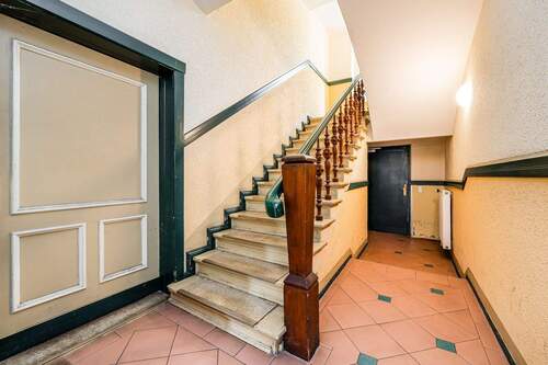 Treppenaufgang - 2 Zimmer Etagenwohnung zum Kaufen in Berlin