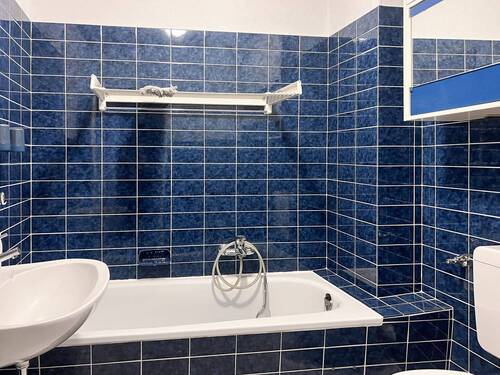 Bad mit Wanne - 