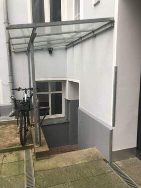 hofseitiger Zugang - 