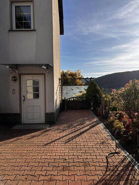 Terasse_Hauseingang - Etagenwohnung mit 106,00 m² in Aue zur Miete