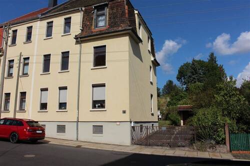 Straßenansicht - Teil- saniertes 3- Fam.- haus, gute Innenstadt- Lage, Keller, 2 Garagen, außerhalb Hochwassergebiet...