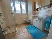 Tageslichtbad mit Dusche - 
