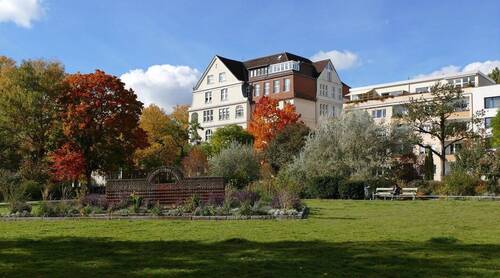 nahe Fürstenplatz - Ideale Familienwohnlage Westend: prima Raumaufteilung, Balkon, Lift, 2 Bäder + einige Extras mehr
