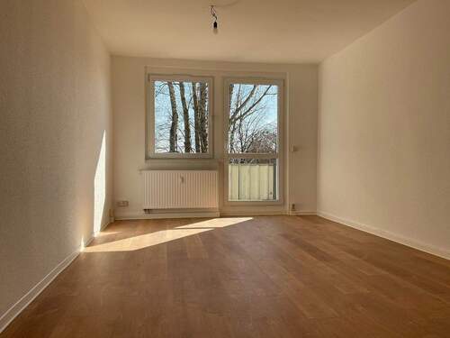 Wohnzimmer - 3 Zimmer Etagenwohnung in Bad Lauchstädt