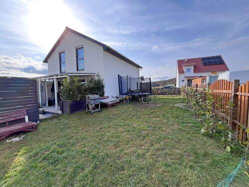 Viel Platz im Garten - Neuwertiges Familienhaus von 2021 – sofort einziehen, nichts nachrüsten