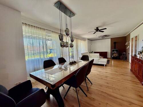 Wohn- /Essbereich - Moderne, großzügige Souterrainwohnung in ruhiger, stadtnaher Lage