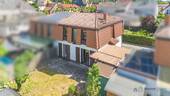 Hausansicht - Frei-Weinheim: Solide Doppelhaushälfte mit Garten, Carport und viel Potenzial