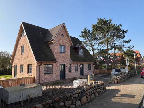 Hausansicht - Mehrfamilienhaus, Wohnhaus mit 131,00 m² in Sylt zum Kaufen