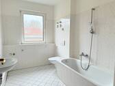 Tageslichtbad mit Wanne + WM-Anschluss - 