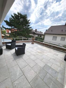 Wohnung 3 Terasse.jpg - 8 Zimmer Mehrfamilienhaus, Wohnhaus zum Kaufen in Fürth