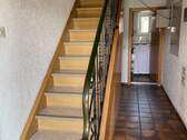 Flur / Treppe ins OG - 
