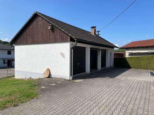 Garagen - 7 Zimmer Mehrfamilienhaus, Wohnhaus in Erding