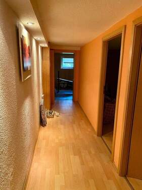 Flur Keller zu den 3 Zimmern - 