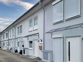 Eingangsansicht - Modernes energiesparendes RMH mit kleinem Garten Nähe Klinikum und AUDI für 1-3 Personen zu vermieten!