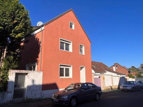 Staßenansicht - Sanierungsprojekt 2-Familienhaus in Bergheim-Kenten