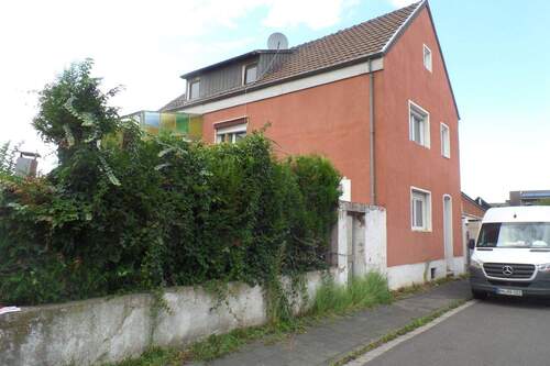 seitlicher Blick - 5 Zimmer Mehrfamilienhaus, Wohnhaus zum Kaufen in Bergheim