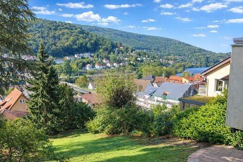 Blick auf den seitlichen Garten - 