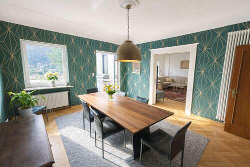 Lichtdurchfluteter Essbereich mit modernem Design - 