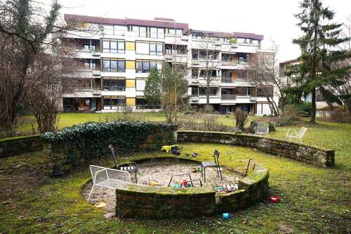 Garten mit Blick aufs Haus - 