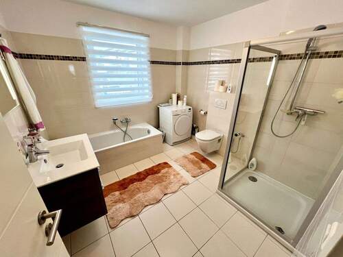 Badezimmer im 1. OG - 